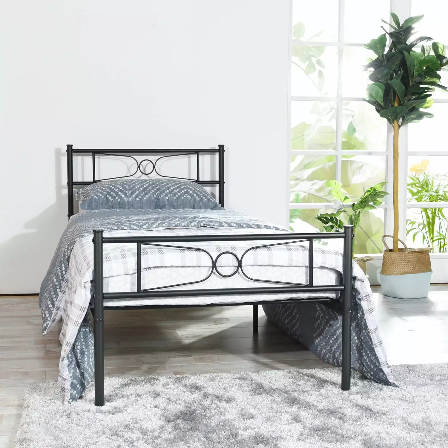 Yoneston Luxury Metal Bed Frame Headboard Easy Set-Up Platform Box Spring Replacement