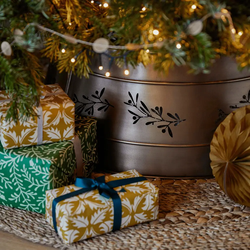 Cut Out Mistletoe Tree Skirt - Copper-brown