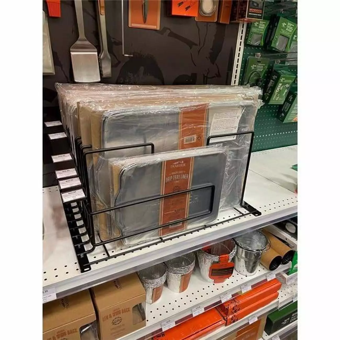 Retail First 9084142 13 x 25 x 22 Inch Black Metal Grill Grate & Liner Display