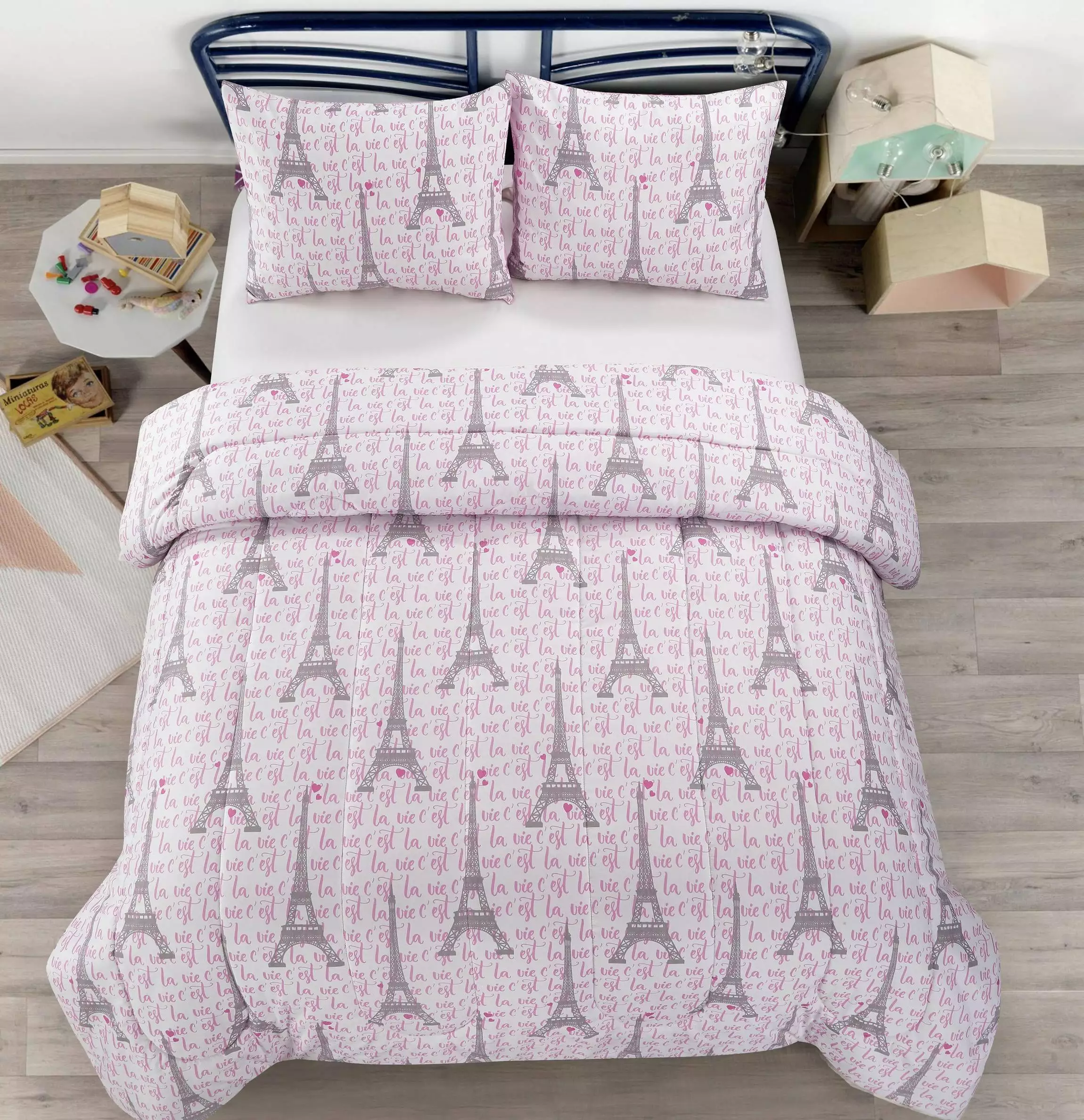 Heritage Club Paris Love Eiffel Tower Easeer Set Multicolor Queen Polyester