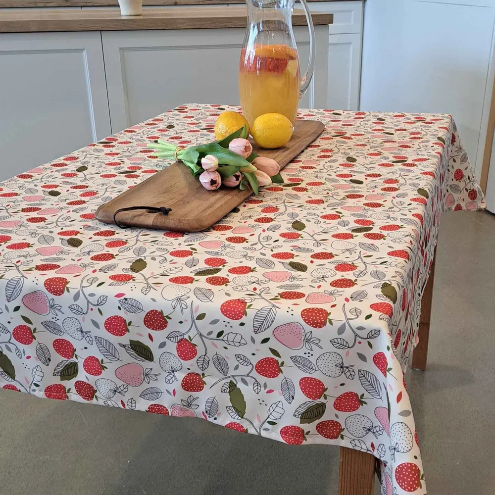 Fragaria Tablecloth Strawberry Print, 54" x 72"