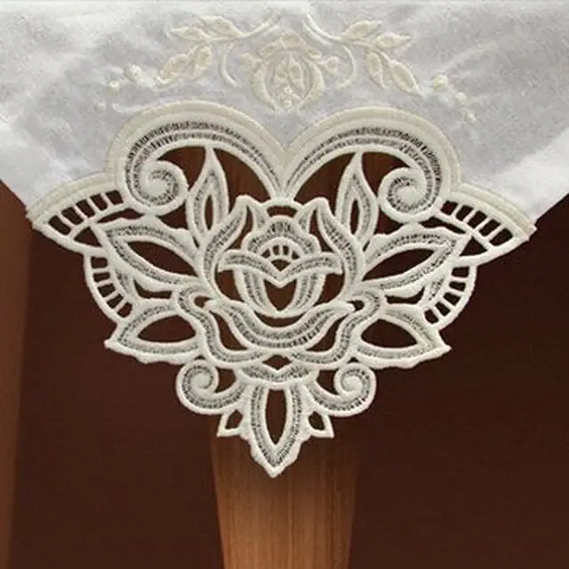 OESD Freestanding Lace Tablecloth & Napkin Corners 12771